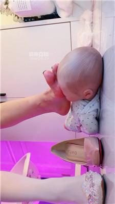 【维妮】香水白丝裸足踩踏    251201-27