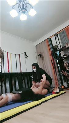 【安心】高跟黑丝踩踏狂舔 JS260109-6