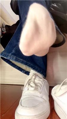 【咬猫】白袜司马乳母楼道露出    260107-26