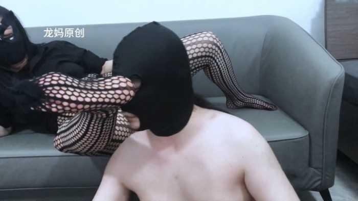 龙妈性感网袜腿绞绞杀耻骨窒息 LM-002