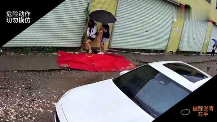 B646 – 无意识户外学校被N多嫩妹踩 bf42079