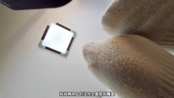 晓G妈妈脚底脏白棉袜肉丝玩贱儿子 当妈妈的玩具POV f字幕版 LCT076f