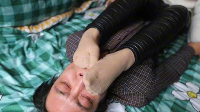 村花超臭短肉丝强迫踩脸素人闻臭丝 JS250417~1