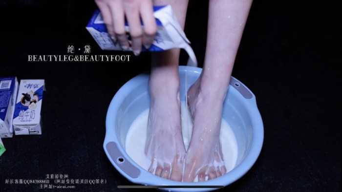 艾琳175被牛奶浸泡的美腿玉足 GD050 YC-250408-6