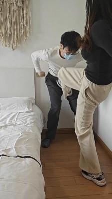 女大学生暴力踢裆虐裆 ACYC-4448