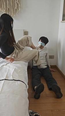 女大学生暴力踢裆虐裆 ACYC-4448