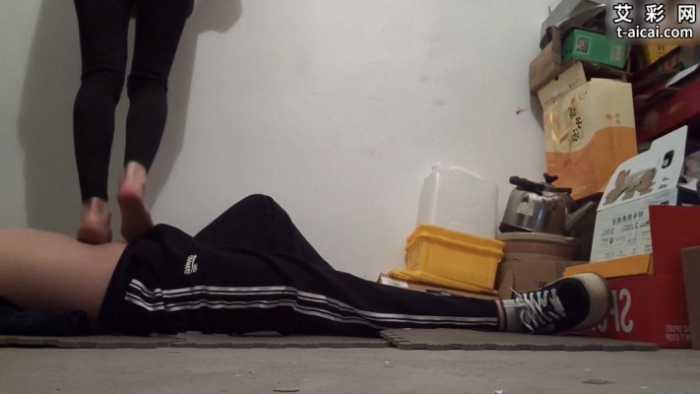 新开发素人椒椒地下室踩踏 ACYC-4381