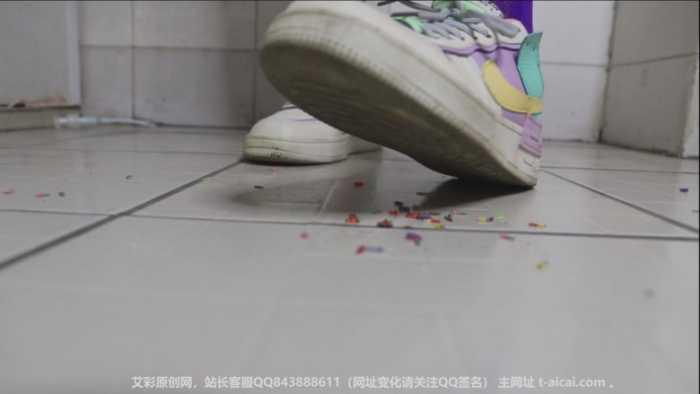 【哚儿】女巨人偶遇小人-踩踏侮辱口水攻击残忍折磨 YC-210112-6