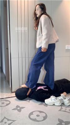 【女生也能很暴力】运动鞋踩踏-抽耳光 bf59448